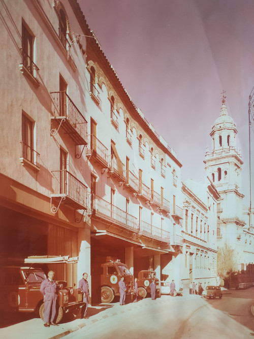 Calle Carrera de Jes�s - Calle Carrera de Jes�s. Foto antigua. Cuando estaban los bomberos en las instalaciones del Ayuntamiento