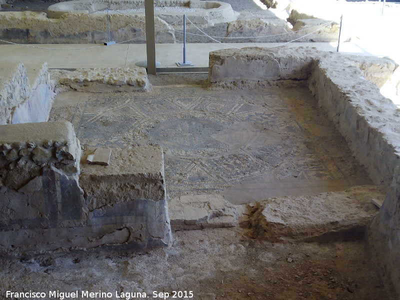 Villa romana de El Ruedo - Villa romana de El Ruedo. Habitacin de paso con mosaicos y frescos