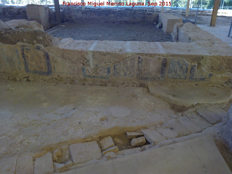 Villa romana de El Ruedo - Villa romana de El Ruedo. Acequia y frescos del triclinium