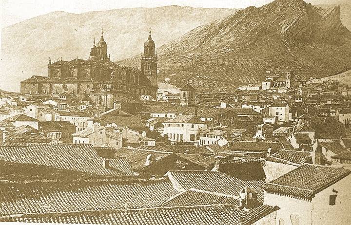 Catedral de Jaén - Catedral de Jaén. 1900 se puede observar todavía la Torre del Convento de San Francisco