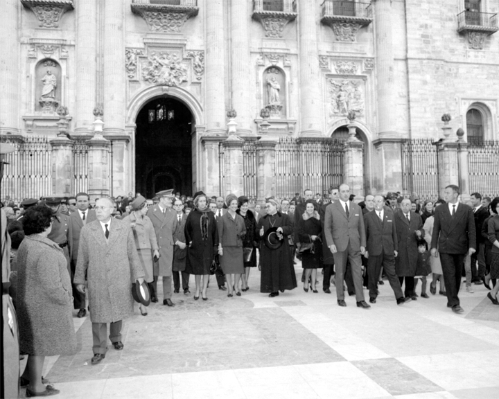 Catedral de Jaén - Catedral de Jaén. Foto antigua. Visita de Carmen Polo mujer de Franco