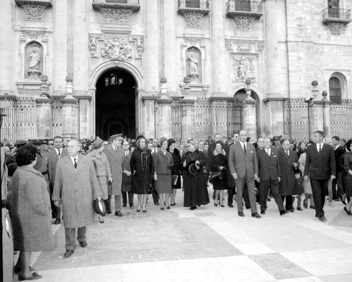 Catedral de Jan - Catedral de Jan. Foto antigua. Visita de Carmen Polo mujer de Franco