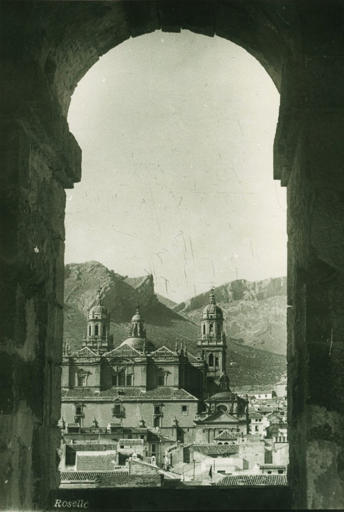 Catedral de Jan - Catedral de Jan. Desde San Ildefonso. Foto de Jaime Rosell Caada. IEG