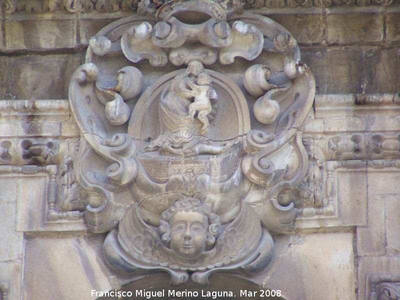 Catedral de Jan. Fachada - Catedral de Jan. Fachada. El escudo de la Catedral