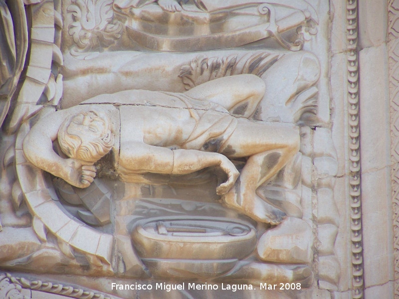 Catedral de Jan. Fachada - Catedral de Jan. Fachada. Detalle en bajorelieve de Santa Catalina