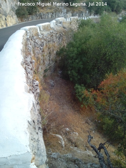 Calzada de Otiar - Calzada de Otiar. Muros de contencin antiguos utilizados por la carretera actual