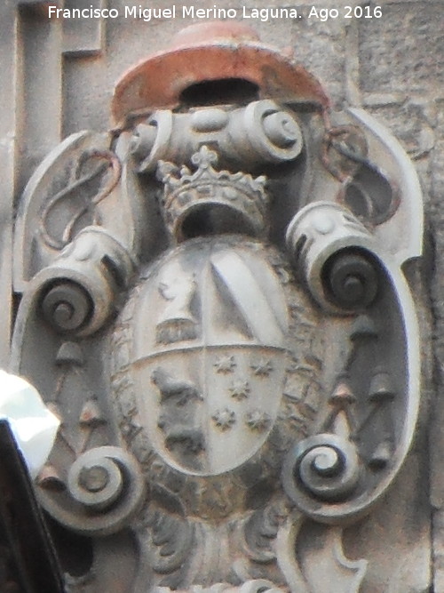 Catedral de Jan. Fachada gtica - Catedral de Jan. Fachada gtica. Escudo policromado del Obispo Baltasar Moscoso y Sandoval