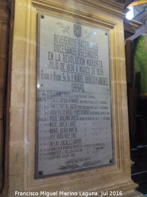 Catedral de Jan. Interior - Catedral de Jan. Interior. Placa a los Sacerdotes asesinados durante la Guerra Civil