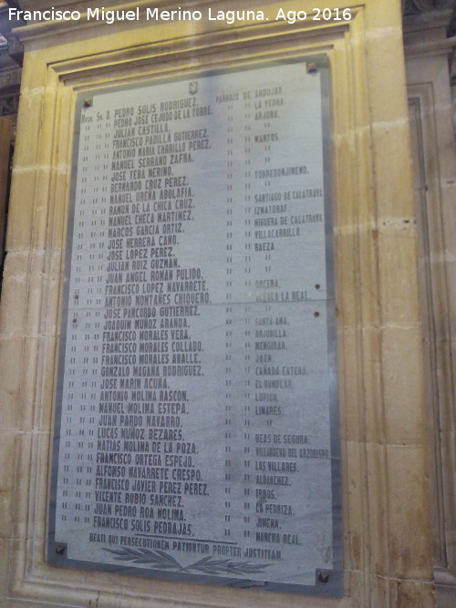 Catedral de Jan. Interior - Catedral de Jan. Interior. Placa a los Sacerdotes asesinados durante la Guerra Civil