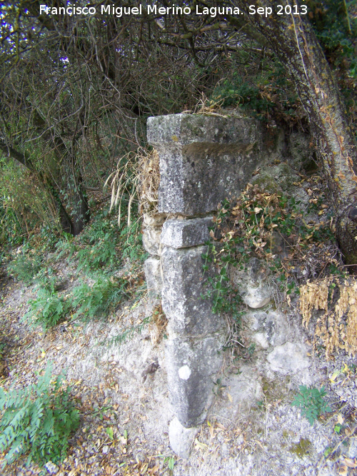 La Baizuela - La Baizuela. Jamba de la puerta que cerraba el acceso a la Baizuela