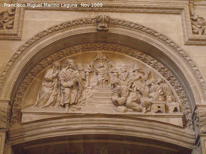 Catedral de Jan. Fachada Interior - Catedral de Jan. Fachada Interior. Relieve sobre la Puerta del Perdn