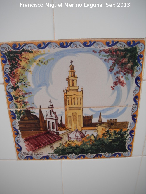 Casa de Juanito Valderrama - Casa de Juanito Valderrama. Azulejos sevillanos rescatados del patio