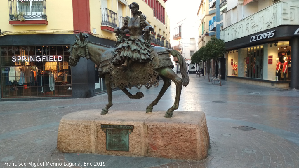 Monumento a la Mujer en Jamuga - Monumento a la Mujer en Jamuga. 