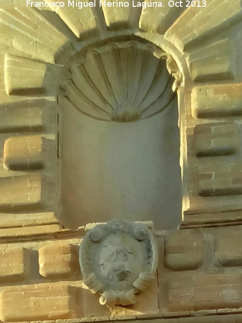 Capilla de Santa Ana - Capilla de Santa Ana. Hornacina y escudo de los Crdenas