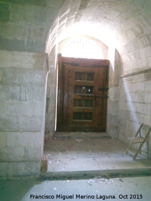 Catedral de Jan. Stanos - Catedral de Jan. Stanos. Puerta de acceso desde las escaleras de la lonja