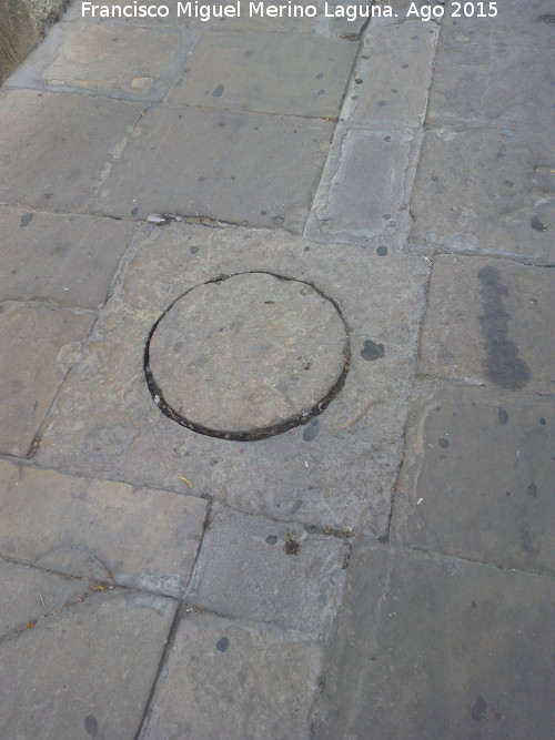 Calle Prncipe Alfonso - Calle Prncipe Alfonso. Alcantarilla de piedra