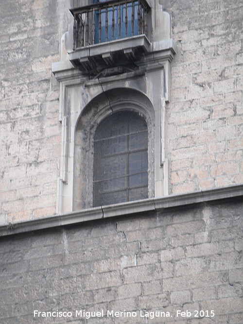 Catedral de Jan. Capilla de San Fernando - Catedral de Jan. Capilla de San Fernando. Ventana cegada en el cerramiento de cabecera