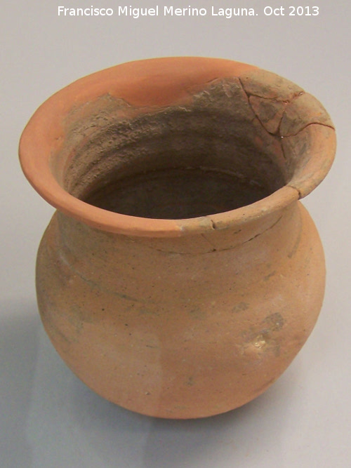 Necrpolis de Santa Isabel - Necrpolis de Santa Isabel. Vaso. Museo Colegio San Antonio de Padua - Martos