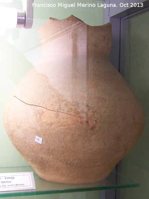 Necrpolis de Santa Isabel - Necrpolis de Santa Isabel. Vasija ibera. Museo San Antonio de Padua - Martos