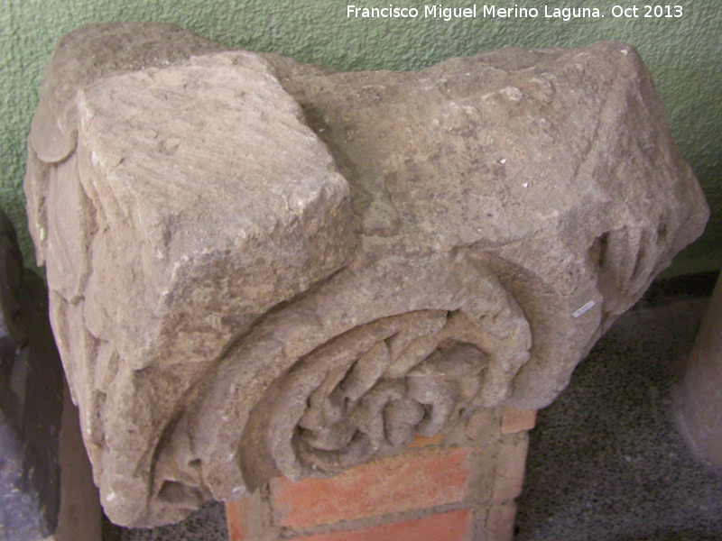Yacimiento San Nicasio - Yacimiento San Nicasio. Fragmento de ara romana. Museo San Antonio de Padua - Martos