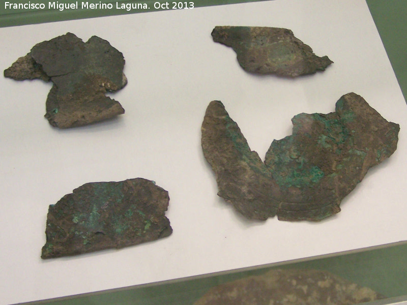 Necrpolis del Sapillo - Necrpolis del Sapillo. Fragmentos de recipiente de bronce. Museo San Antonio de Padua - Martos