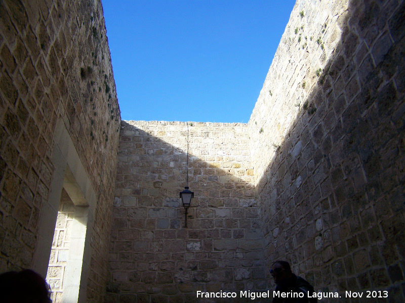 Castillo de La Guardia. Puerta de Acceso - Castillo de La Guardia. Puerta de Acceso. Puerta en acodo