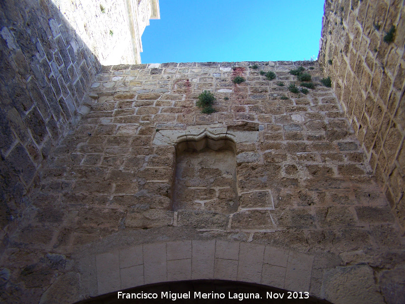 Castillo de La Guardia. Puerta de Acceso - Castillo de La Guardia. Puerta de Acceso. Hornacina sobre la puerta de acceso