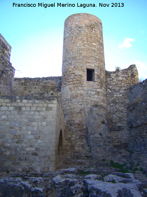 Castillo de La Guardia. Alczar - Castillo de La Guardia. Alczar. Torren circular y arranque de la antigua muralla