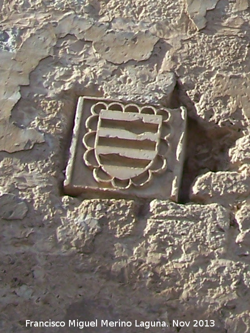 Castillo de La Guardia. Torre del Homenaje - Castillo de La Guardia. Torre del Homenaje. Escudo de los Messa con restos de estuco a su alrededor