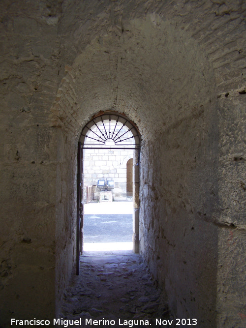 Castillo de La Guardia. Torre del Homenaje - Castillo de La Guardia. Torre del Homenaje. Puerta de acceso