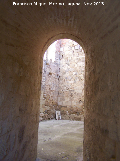 Castillo de La Guardia. Torren del Alczar Noreste - Castillo de La Guardia. Torren del Alczar Noreste. Entrada al piso superior