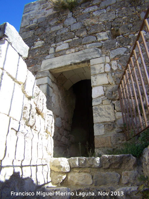 Castillo de La Guardia. Torren del Alczar Sureste - Castillo de La Guardia. Torren del Alczar Sureste. Puerta de acceso