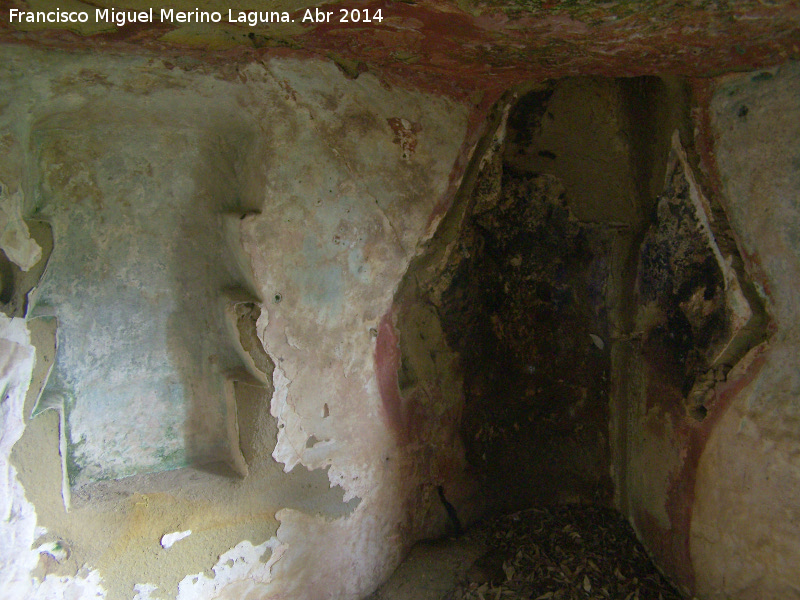 Cuevas de Lituergo - Cuevas de Lituergo. Armario y chimenea