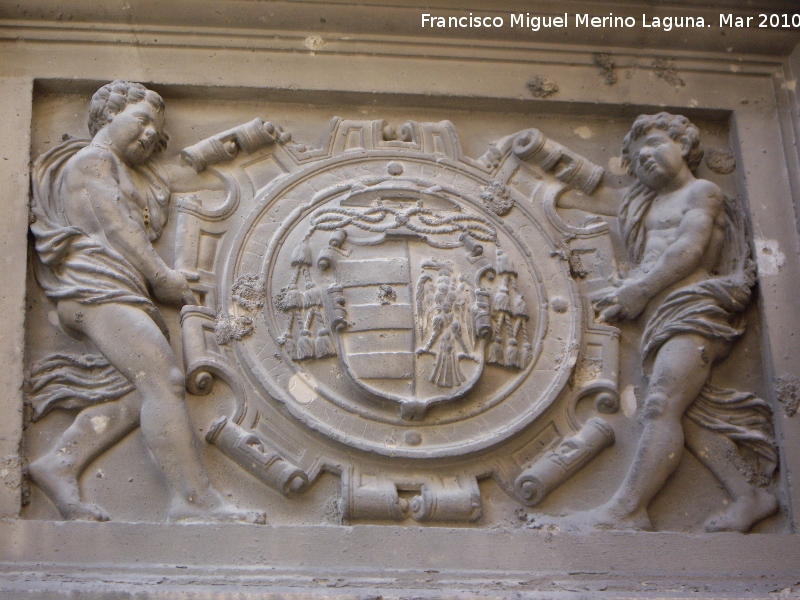 Catedral de Jan. Fachada Sur - Catedral de Jan. Fachada Sur. Escudo de Don Diego Tavera Ponce de Len, Obispo de Jan (1555-1560)