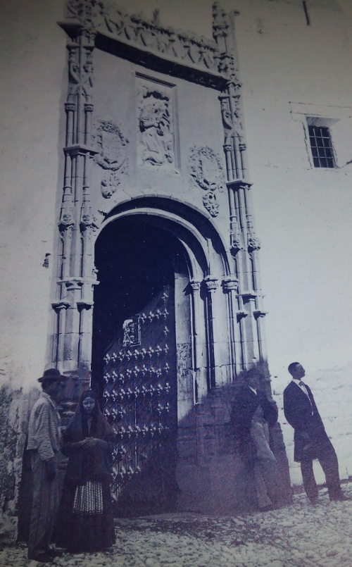 Iglesia de la Magdalena - Iglesia de la Magdalena. 1862. Se pueden ver los aldabones perdidos y una pastira en la izquierda