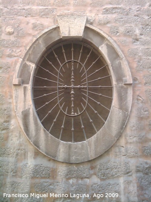 Convento de La Merced - Convento de La Merced. Ventana oval lateral