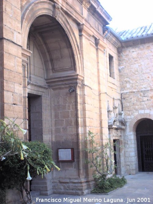 Convento de las Bernardas - Convento de las Bernardas. Entrada a la capilla y a la derecha la entrada al Convento