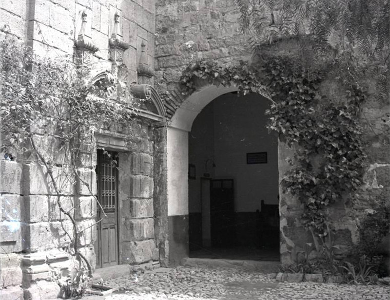 Convento de las Bernardas - Convento de las Bernardas. Patio de ingreso al Convento de las Bernardas. Fotografa realizada por Bonifacio de la Rosa Martnez, archivo del I.E.G.