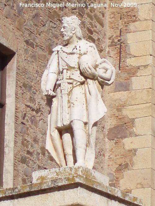 Monumento a Alfonso VII - Monumento a Alfonso VII. Estatua