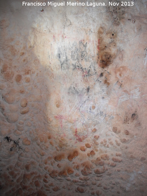 Pinturas rupestres de la Cueva de Golliat - Pinturas rupestres de la Cueva de Golliat. Restos de pinturas rupestres entre pintadas actuales