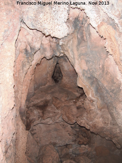 Santuario prehistrico de la Cueva de Golliat - Santuario prehistrico de la Cueva de Golliat. Hornacina con forma de punta de flecha