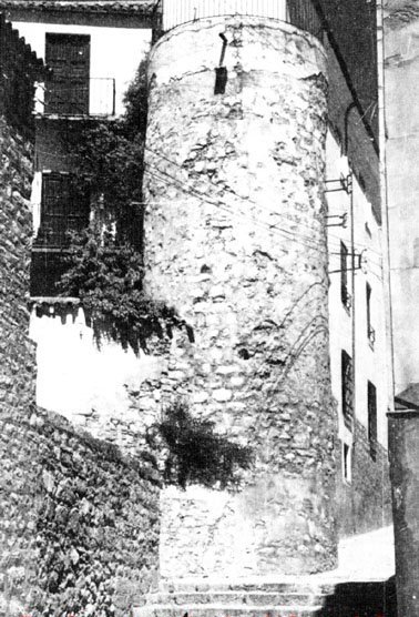 Muralla de Jan. Torren cilndrico del Portillo de San Sebastin - Muralla de Jan. Torren cilndrico del Portillo de San Sebastin. Foto antigua