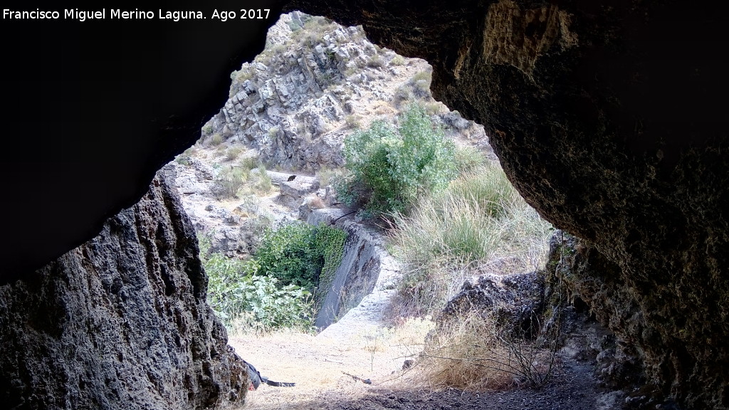 Cueva del Tercero - Cueva del Tercero. Presa desde la cueva
