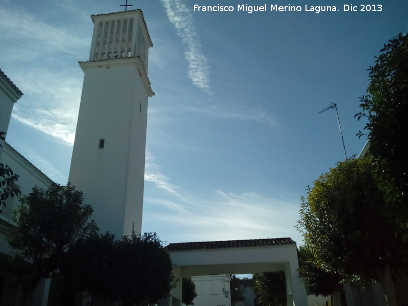 Iglesia de Vados de Torralba - Iglesia de Vados de Torralba. Campanario junto a los soportales