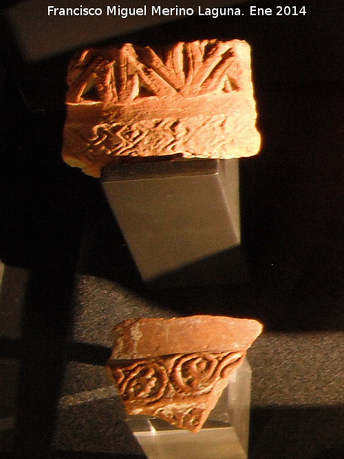 Castillo de San Miguel - Castillo de San Miguel. Fragmentos de tinajas islmicas siglos XII-XIV