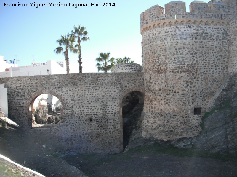 Castillo de San Miguel. Puerta de Acceso - Castillo de San Miguel. Puerta de Acceso. Foso y puente que antao sera levadizo