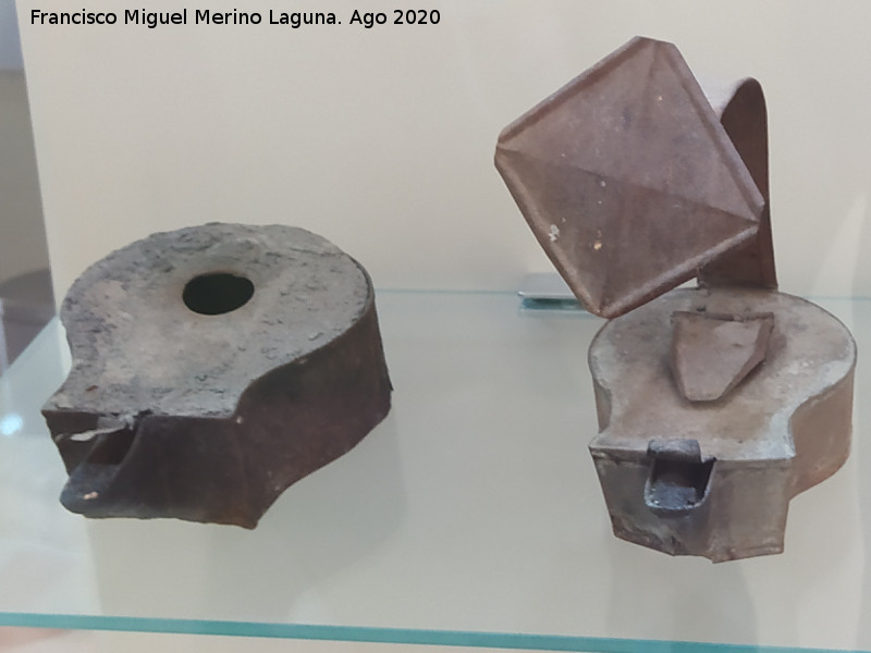 Candil - Candil. Candiles de hierro. Museo del Alc�zar de la Puerta de Sevilla - Carmona