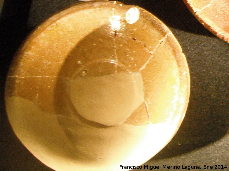 Cermica vidriada cristiana - Cermica vidriada cristiana. Plato siglo XVI. Castillo de San Miguel - Almucar