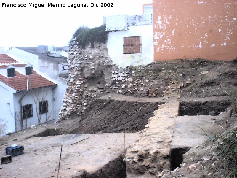 Muralla de Jan. Torren continuacin de la Puerta de Martos - Muralla de Jan. Torren continuacin de la Puerta de Martos. Lienzo de muralla desde la Puerta de Martos con su quiebro para enlazar con el torren