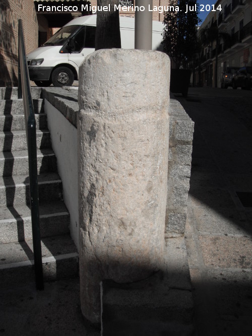 Iglesia de la Encarnacin - Iglesia de la Encarnacin. Columna romana en sus escaleras